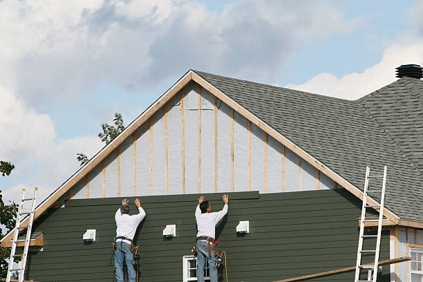 Professional Siding Replacement technician working in Jacobsburg, OH